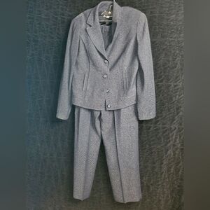 Designs by Conrad: Size 10: 2 Piece Pants Suit, 2 pockets on the Jacket